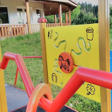 Farma Slunecny Dvur Apartmany A Family Stany Strecha Pod Strechou Hermanuv Mestec Exterior foto